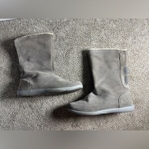 Crocs Women Adela Boots Size 9 Gray Faux Fur Suede Snow Outdoor Winter Shoes